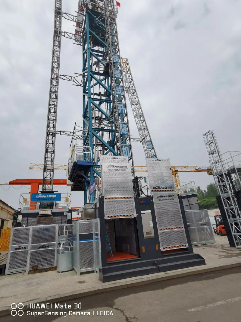 電梯、物料機與塔機租賃在工程建設中的關鍵作用